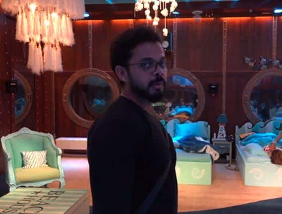 बिग बॉस 12: जसलीन से दोस्ती करना चाहते हैं श्रीसंत, गिफ्ट की बेहद खास चीज Sreesanth now wanted to friend with Jasleen, Gifted her bracelet Bigg Boss 12 बिग बॉस 12: जसलीन से दोस्ती करना चाहते हैं श्रीसंत, गिफ्ट की बेहद खास चीज