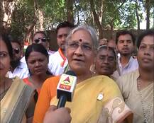 छत्तीसगढ़: रमन सिंह डर गए हैं इसलिए यूपी के मुख्यमंत्री को बुलाना पड़ा: करुणा शुक्ला