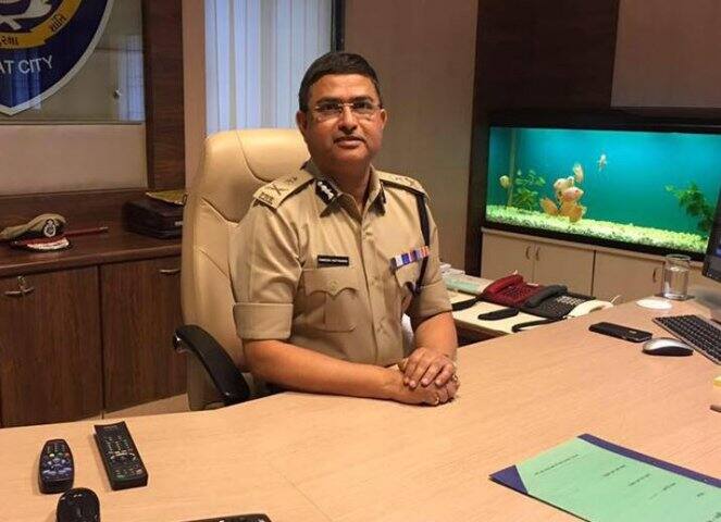 rakesh asthana may soon question in bribery case, HC will give decision on Fire in monday CBI में नंबर 1 Vs नंबर 2: राकेश अस्थाना से जल्द हो सकती है पूछताछ, FIR पर HC का फैसला सोमवार को
