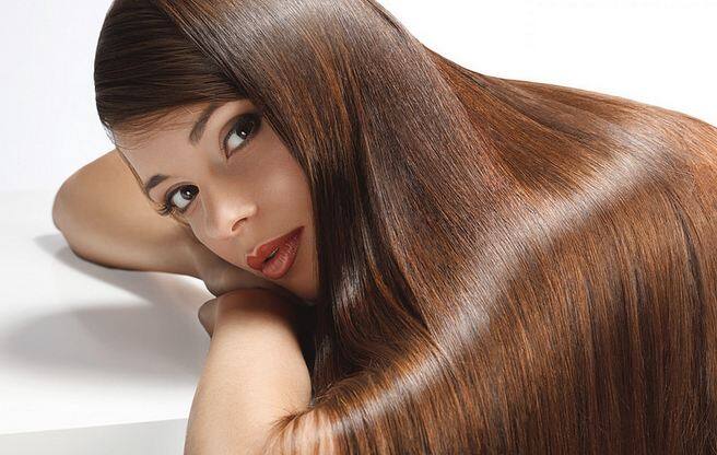 पानी और एप्‍पल साइडर वेनेगर की बराबर मात्रा लेकर बालों में लगाने से आराम मिलता है. फोटोः इंस्टाग्राम फोटोः गूगल फ्री इमेज  