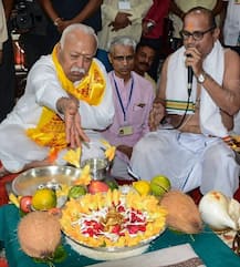 पुणे: दगड़ुसेठ मंदिर में संघ प्रमुख ने की पूजा, राम मंदिर के जल्द निर्माण के लिए प्रार्थना की