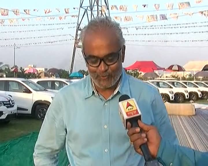 सूरत के हीरा व्यापारी ने कर्मचारियों को फिर दिया बंपर गिफ्ट, दीवाली के तोहफे में दी 600 कारें