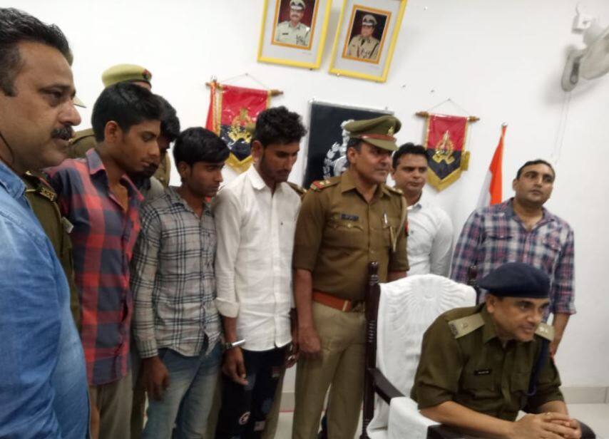 uttar pradesh saharanpur police arrest six, solved five cases सहारनपुर: लूट और डकैती की पांच वारदातों का खुलासा, छह गिरफ्तार, चरस बेचने वाली महिला भी पकड़ी गई