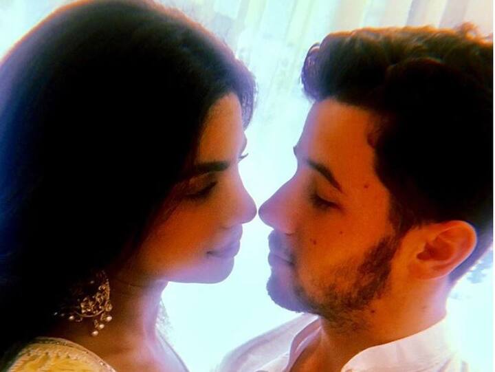 बताया जा रहा है कि प्रिंयका की शादी की ड्रेस मनीष मल्होत्रा डिजाइन करने वाले हैं और उनकी शादी हिंदू रीति रिवाजों के अनुसार होगी. 