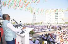 हीरा व्यापारी सावजी ढोलकिया का दीवाली धमाका,  इतना बड़ा दिया बोनस कि देश-दुनिया में हो रही है चर्चा