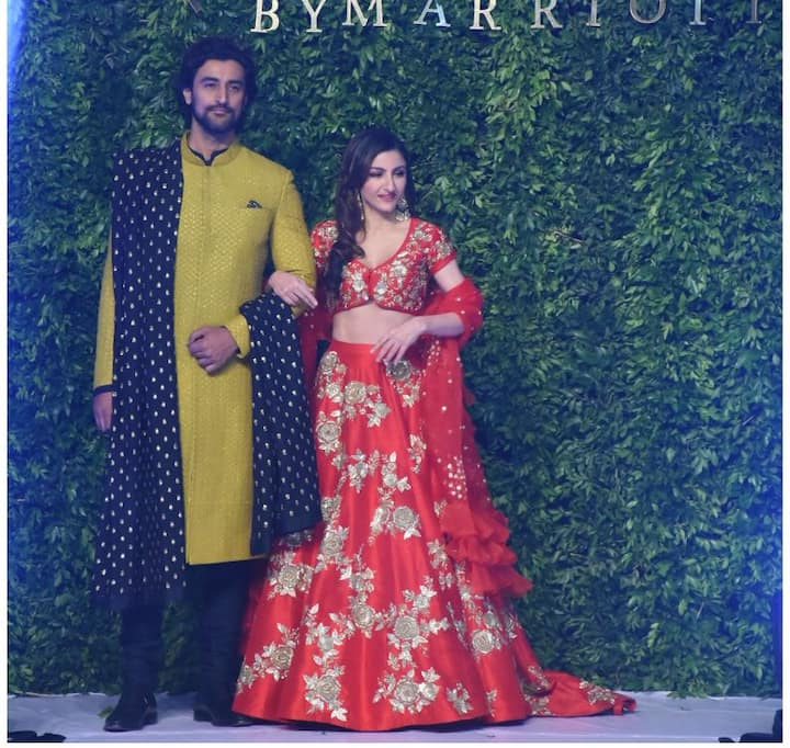 ये जोड़ी फैंस को काफी पसंद आ रही है. इनकी तस्वीरें भी लोग खूब शेयर कर रहे हैं.