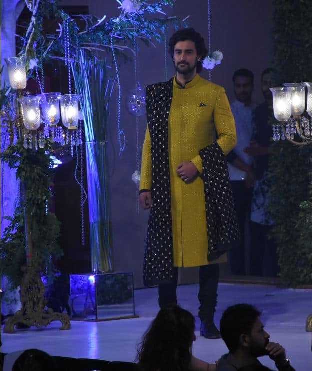 शेरवानी में कुनाल कपूर भी हैंडसम लग रहे थे.