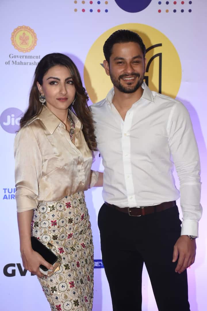 अभिनेत्री सोहा अली खान इस फेस्टिवल में पति कुनाल खेमू के साथ पहुंचीं.