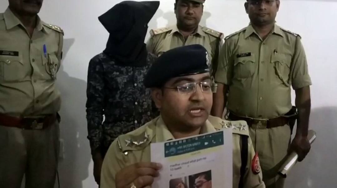 Gorakhpur: Madarsa's teacher arrested in a connection with extortion गोरखपुर: मदरसे का शिक्षक गिरफ्तार, दाउद की फोटो भेज मांगी थी 10 लाख की रंगदारी