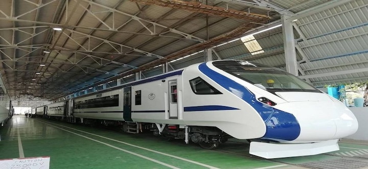 Made in India: First engineless train, 'train 18' is to go trail on 29 October and will replace Shatabadi Express 29 अक्टूबर को सिर्फ बनेगा ही नहीं बल्कि बदलेगा इतिहास, पटरी पर दौड़ेगी बिना इंजन वाली पहली भारतीय ट्रेन