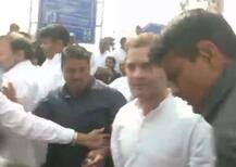 कांग्रेस अध्यक्ष राहुल गांधी ने दिल्ली में किया सीबीआई मुख्यालय तक पैदल मार्च, देखें तस्वीरें