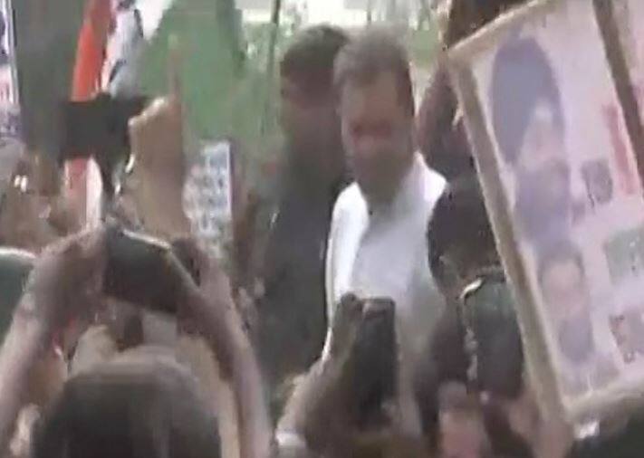 सीबीआई में मचे घमासान पर कांग्रेस का देशभर में प्रदर्शन जारी है, राहुल गांधी ने दिल्ली में दयाल सिंह कॉलेज से लेकर लोधी रोड स्थिति सीबीआई मुख्यालय तक मार्च किया.