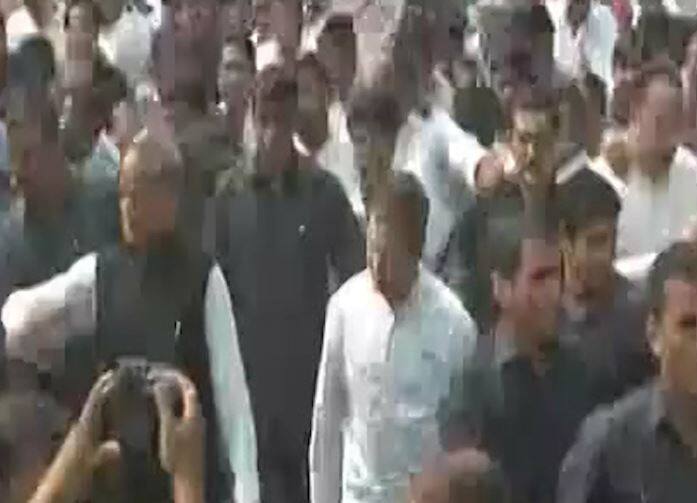 कांग्रेस के प्रदर्शनों के मद्देनजर सीबीआई की तरफ आने वाली सड़क का ट्रैफिक पूरी तरह से रोका गया. भारी पुलिसबल तैनात. 