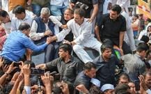 CBI Vs CBI: विरोध प्रदर्शन के बाद राहुल गांधी ने दी गिरफ्तारी, बोले- मोदी सच से भाग सकते हैं, छिप नहीं सकते