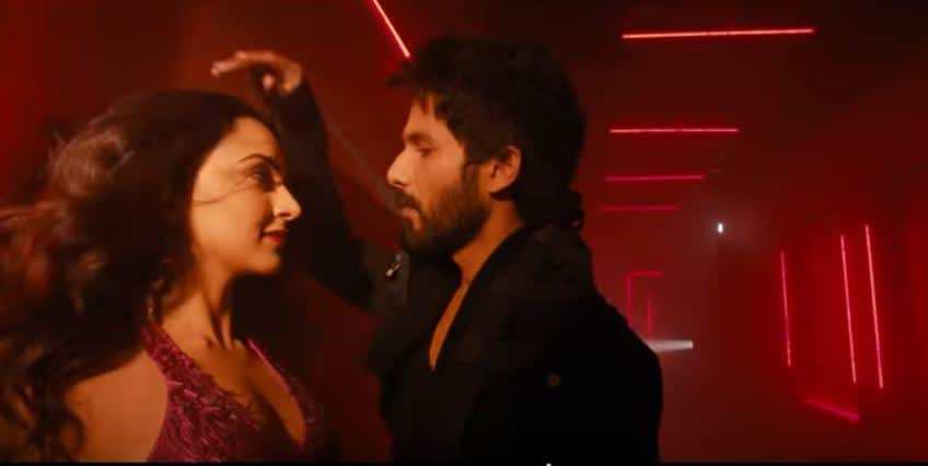 'अर्जुन रेड्डी' की हिन्दी रीमेक 'कबीर सिंह' में नज़र आएंगे कियारा अडवाणी और शाहिद कपूर Hindi remake of 'Arjun Reddy' will be Kabir Singh in June 2019 'अर्जुन रेड्डी' की हिन्दी रीमेक 'कबीर सिंह' में नज़र आएंगे कियारा अडवाणी और शाहिद कपूर