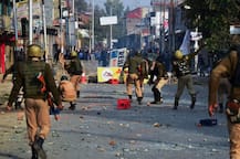 जम्मू-कश्मीर: ग्रेनेड हमले में CISF जवान शहीद, पत्थरबाजी में घायल एक अन्य जवान ने तोड़ा दम