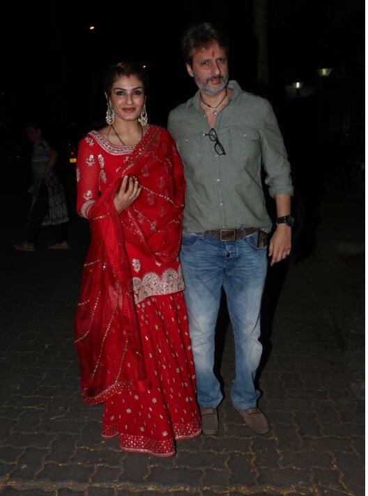 अभिनेत्री रवीना टंडन अपने पति अनिल थडानी के साथ. (तस्वीर: मानव मंगलानी)
