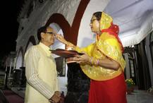 मध्य प्रदेश: सीएम शिवराज सिंह चौहान ने पत्नी साधना सिंह संग मनाया करवाचौथ