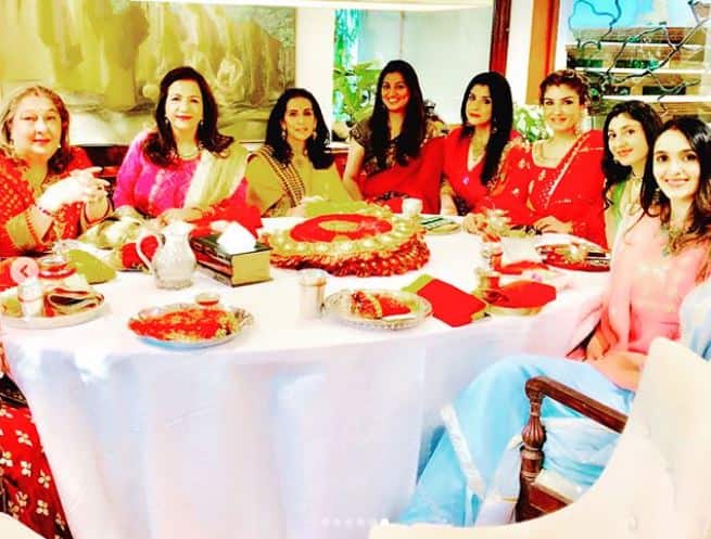 वहीं शिल्पा शेट्टी की बात करें तो उन्होंने काम के सिलसिले में इस बार श्रीलंका में करवाचौथ मनाई है. (Photo: nalinidatta)