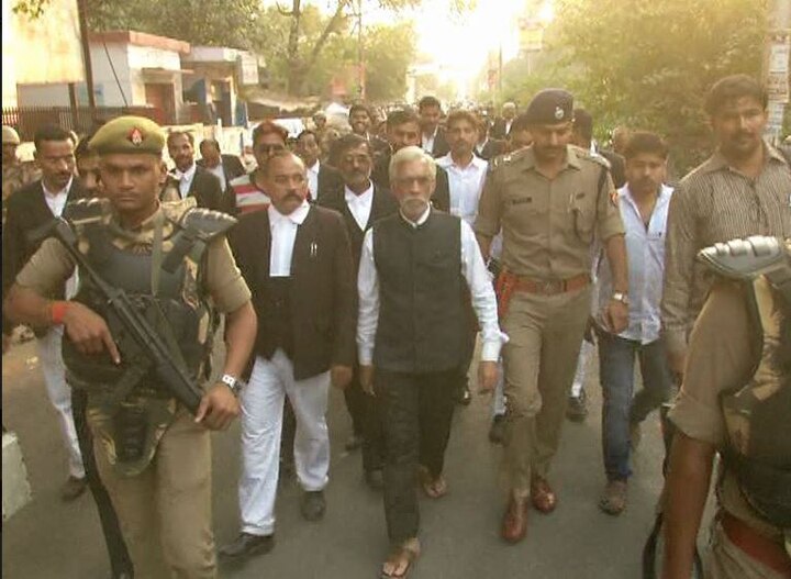  Prayagraj: ruckus of lawyers in Katra post office प्रयागराज: पोस्ट ऑफिस में वकीलों का हंगामा, जमकर हुई आगजनी और तोड़फोड़