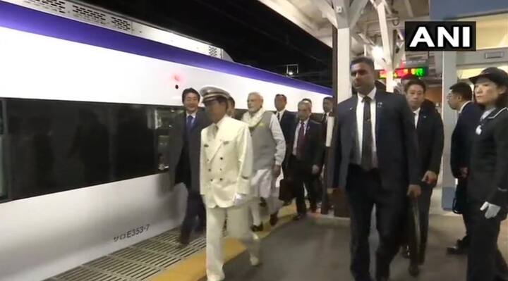 इसी दोस्ती को आगे बढ़ाते हुए जापान के शहर यामानाशी से एक्सप्रेस ट्रेन काइजी के जरिए दोनों नेता टोक्यो के लिए रवाना हुए. बता दें कि यामानाशी, टोक्यो से करीब 110 किलोमीटर की दूरी पर स्थित है. तस्वीर: एएनआई