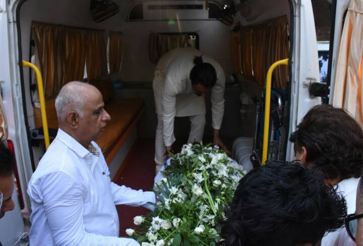 खबरों के मुताबिक अर्जुन रामपाल की मां ग्वेन रामपाल लंबे समय से ब्रेस्ट कैंसर से पीड़ित थीं. (तस्वीर: मानव मंगलानी)