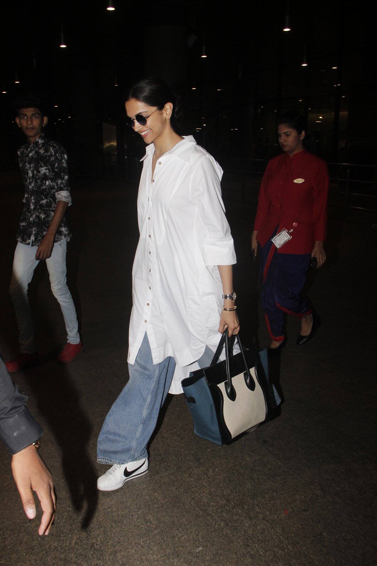 VIDEO: शादी की तैयारियों के बीच सैफ और सिद्धार्थ के साथ कुछ इस अंदाज में दिखीं दीपिका पादुकोण