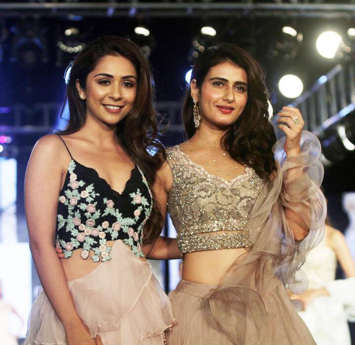 'ठग्स ऑफ हिंदुस्तान' 8 दिसंबर को सिनेमाघरों में रिलीज होने वाली है. इस फिल्म में आमिर खान, अमिताभ बच्चन और कैटरीना कैफ मुख्य भूमिका में हैं.