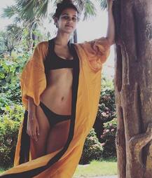 बॉलीवुड में कदम रख चुकी ये हीरोइन इंटरनेट पर इन तस्वीरों से मचा रही है सनसनी