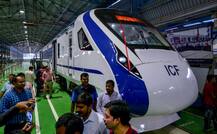 भारत में पहली बार इंजनलेस ट्रेन \'टी 18\' का हुआ सफल परीक्षण