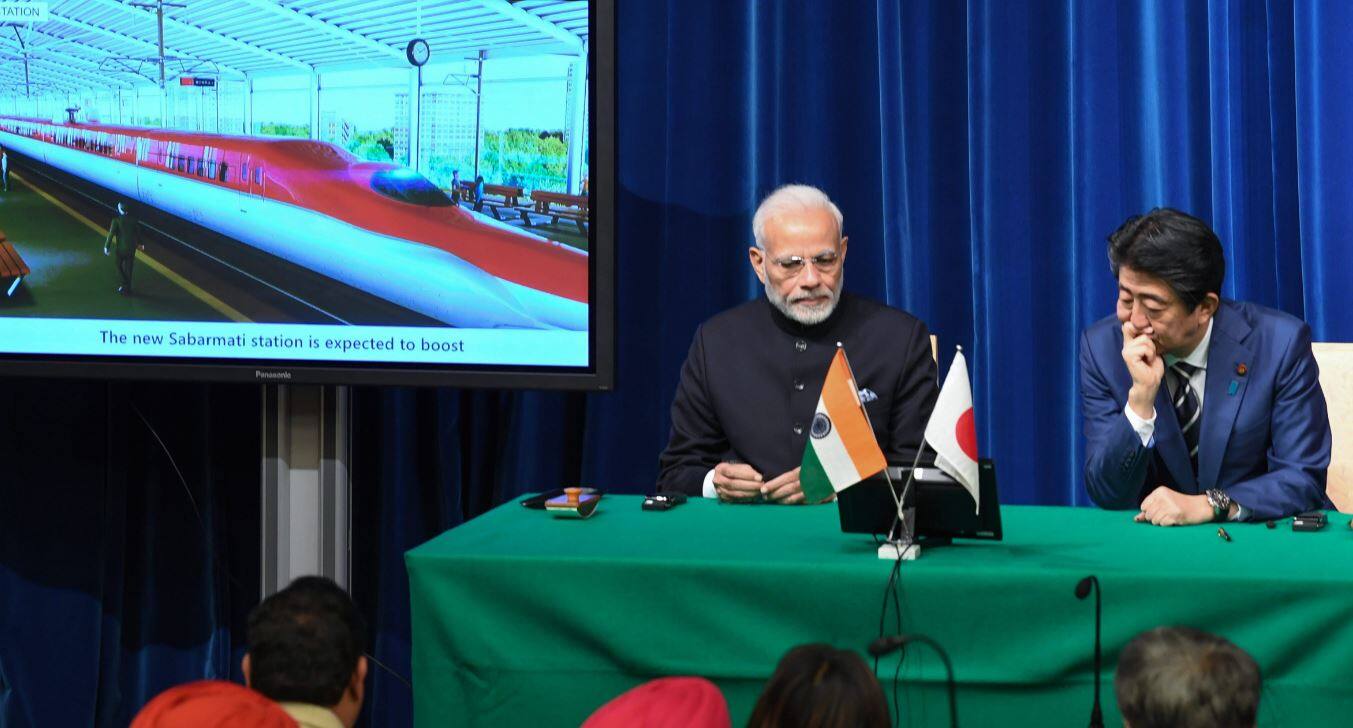 प्रधानमंत्री मोदी ने जापानी पीएम शिंजो आबे के साथ पूरी की शिखर वार्ता