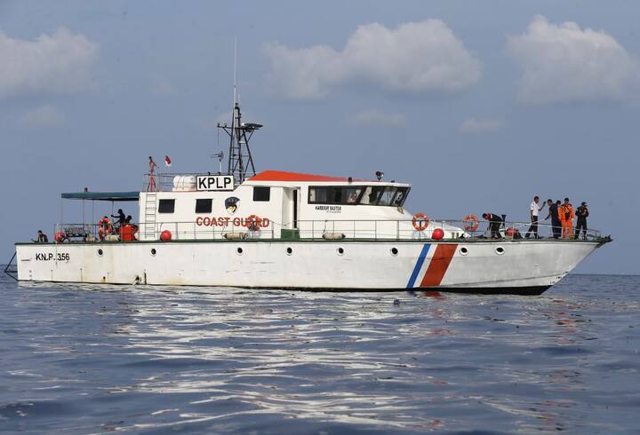 इस हादसे में दिल्ली के रहने वाले भव्य सुनेजा की भी मौत हो गई है जो साल 2011 से लॉयन एयर में पायलट बने थे. इसके कुछ सालों बाद यानी 2016 में ही उन्होंने शादी की थी. तस्वीर: एपी