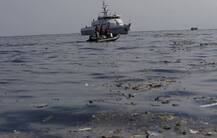 इंडोनेशिया: समंदर में क्रैश हुए विमान के मलबे की भयावह तस्वीरें