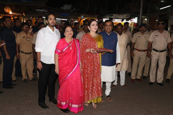 इससे पहले दोनों की सगाई 21 सितंबर को ईटली के लेक कोमो में हुई थी जहां दोनों परिवारों के खास मेहमान पहुंचे थे. तस्वीर: मानव मंगलानी