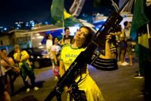 ब्राज़ील: चाकू हमले के बाद FB से प्रचार करने वाले घोर दक्षिणपंथी बोलसोनारो बने राष्ट्रपति, निक नेम है \'ट्रंप\'