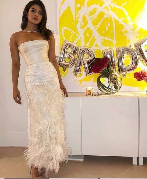  इस मौके पर प्रियंका चोपड़ा इतनी खूबसूरत नज़र आ रही थीं कि किसी की नज़रें उन पर से हट नहीं पा रही थीं. फोटोः इंस्टाग्राम 