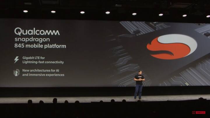 हालांकि प्रोसेसर में कुछ भी अलग नहीं है फोन में स्नैपड्रैगन 845 प्रोसेसर का इस्तेमाल किया गया है.