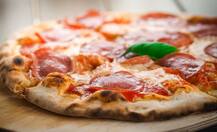 ऑफिस में पिज्जा खाने से हो सकता है फायदा, यकीन नहीं तो खुद पढ़ लें