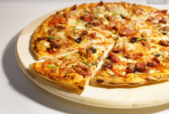 इस रिसर्च के नतीजों में पाया गया कि कर्मचारियों को प्रोत्साहन के लिए पैसे से ज्यादा फ्री फूड पसंद है. हालांकि इन चारों ग्रुप्स की पूरे सप्ताह के आंकड़ों को जांचा गया तो फ्री फूड से ज्यादा कॉम्प्लिमेंट्री गिफ्ट पाने वाले ग्रुप का परफॉर्मेंस सबसे बेहतर रही. फोटोः गूगल फ्री इमेज  