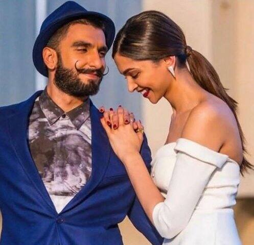 अश्वनी कौल बतातें हैं कि 14 भारतीय भाषाओं के 500 से अधिक न्यूज वेबसाइट में बॉलीवुड सेलिब्रिटी के बारें में लिखे समाचारों के अनुसार सितारों की
लोकप्रियता को मापा जाता हैं. यह नंबर फेसबुक, ट्विटर, प्रिंट प्रकाशन, वायरल न्यूज, ब्रॉडकास्ट और डिजिटल प्लेटफॉर्म जैसे सैकड़ों स्रोतों से उठाए गए हैं और
फिर कई अत्याधुनिक एल्गोरिदम इस विशाल डेटा की प्रक्रिया में सहायता करते हैं. जिससे बॉलीवुड सितारों के स्कोर और रैंकिंग तक हम पहुंच पाते हैं. फोटोः
इंस्टाग्राम