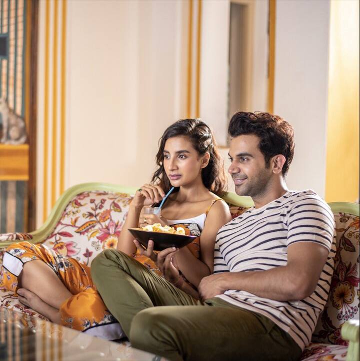 यहां पर इस कपल ने साथ में फिल्म भी देखी. राजकुमार इतने खुश थे कि उन्होंने हर दिन अपनी तस्वीरें पोस्ट कीं.