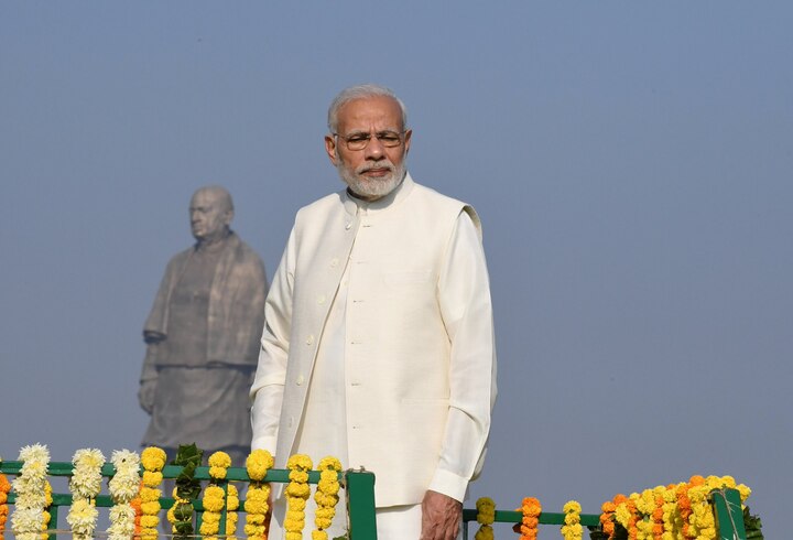 सरदार पटेल की प्रतिमा के अनावरण के बाद प्रधानमंत्री मोदी कहा, ''आज पूरा देश सरदार बल्लभभाई पटेल की याद में राष्ट्रीय एकता दिवस मना रहा है. फोटोः ट्विटर