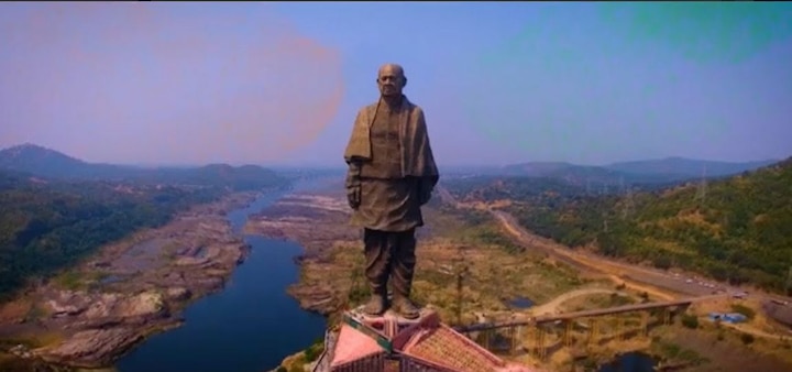 आपको बता दें, सरदार पटेल की प्रतिमा पीएम मोदी के ड्रीम प्रोजेक्ट में से एक है जिसके बहाने वो कई मौकों पर कांग्रेस पर सरदार की उपेक्षा करने का आरोप लगा चुके हैं. फोटोः ट्विटर
