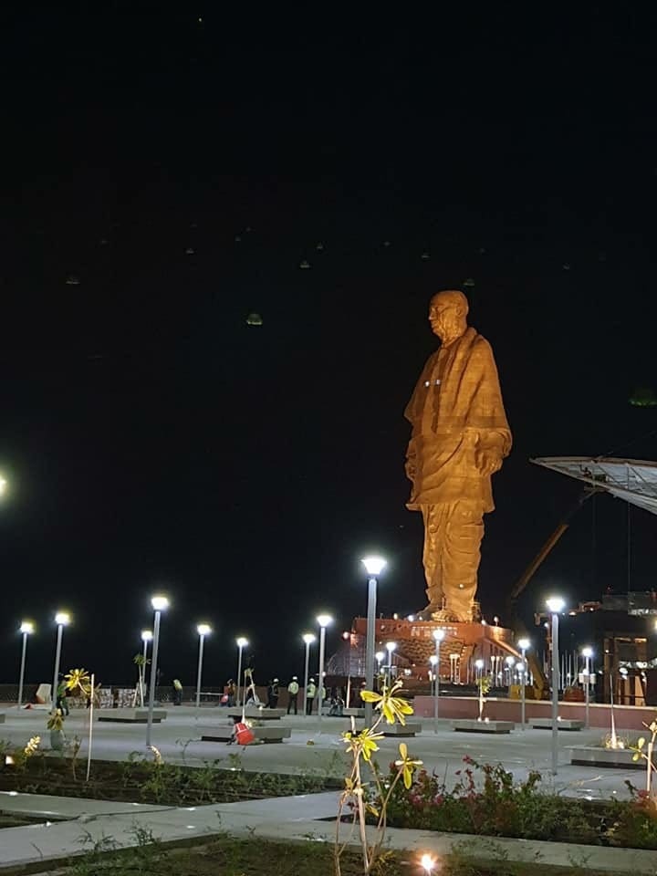 सरदार पटेल में कौटिल्य की कूटनीति और शिवाजी महाराज के शौर्य का समावेश था. उन्होंने 5 जुलाई 1947 को रियासतों को संबोधित करते हुए कहा था- विदेशी आक्रांताओं के सामने हमारे आपसी जगड़े, बैर का भाव हमारी हार की बड़ी वजह थी. अब हमें इस गलती को नहीं दोहराना है. ना ही दोबारा किसी का गुलाम होना है. इसी बात को समझते हुए राजारवाड़ाओं ने अपने राज्यों का विलय कर दिया. सरदार साहब के आवाहन पर राजवाड़ों ने त्याग की मिशाल पेश की थी. फोटोः ट्विटर