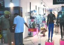 डिस्काउंट को लेकर हुए विवाद के बाद मॉल में ताबड़तोड़ फायरिंग, दो लोगों की मौत