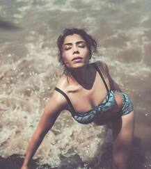 अपनी हॉट तस्वीरों से ये हसीना इंटरनेट पर मचा रही है खलबली, देखें तस्वीरें