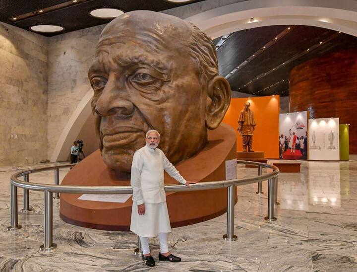 'स्टैच्यू ऑफ यूनिटी' के आसपास एक टेंट सिटी का भी उद्घाटन किया गया है. इसके साथ करीब 17 किलोमीटर लंबी फूलों की घाटी को भी बसाया गया है और सरदार पटेल को समर्पित एक संग्रहालय भी शामिल है. तस्वीर: ट्विटर