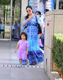 In Pics: बेटी मीशा और दोस्तों संग हैंगआउट करती दिखीं मीरा कपूर, बेहद खूबसूरत हैं तस्वीरें