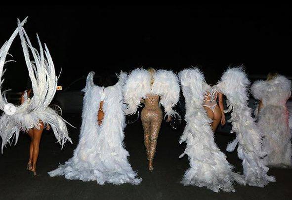 किम सिस्टर्स ने अपनी ये खुशी सोशल मीडिया पर भी जाहिर की है. फोटोः इंस्टाग्राम