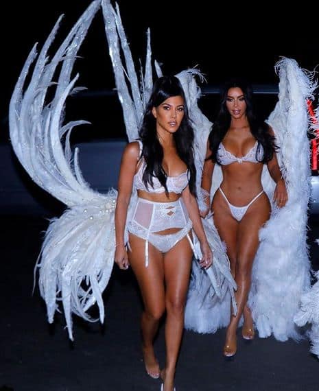 हो भी क्यों ना आखिर किम सिस्टर्स को बिकिनी के सबसे नामी ब्रांड विक्टोरिया सीक्रेट के साथ काम करने का मौका मिला है. फोटोः इंस्टाग्राम
